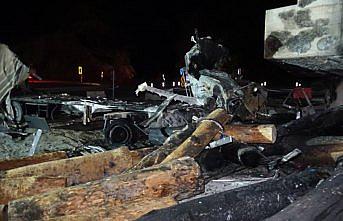 Artvin'de viyadüğün ayağına çarpan tırın sürücüsü öldü