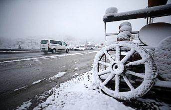 Bolu Dağı'nda kar yağışı etkisini sürdürüyor
