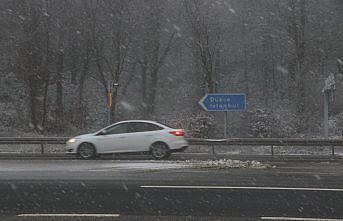 Bolu Dağı'nda yoğun kar yağışı başladı