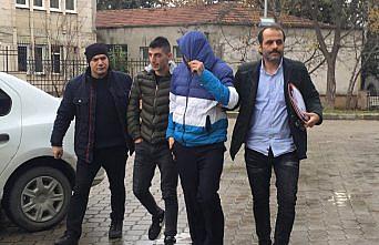 Çaldıkları aküleri hurdacıya sattıkları iddia edilen 2 şüpheli tutuklandı