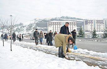 Düzce Üniversitesi'nde temizlik seferberliği sürüyor