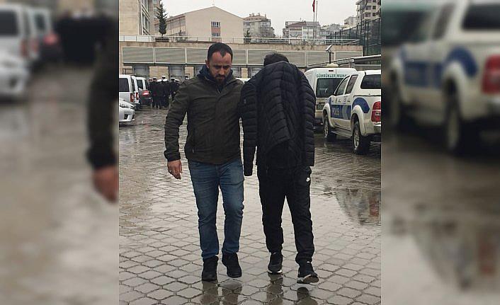 Firari zanlı uyuşturucuyla yakalandı