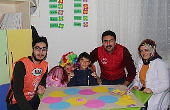 Gönüllü gençler engelli bireylerle bir araya geldi