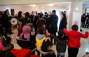 Gönüllü gençler, engelli gençlerle buluştu