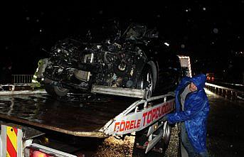 Görele'de otomobil tıra çarptı: 2 yaralı