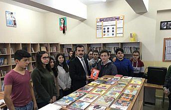 Kaymakam Koşal öğrencilerle kitap okudu