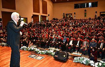 Nihat Hatipoğlu Artvin'de Peygamberin hayatını anlattı