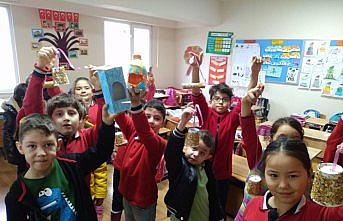 Öğrenciler kuşlar için yem bıraktı