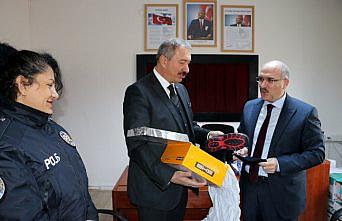 Polislerden öğrencilere bot yardımı