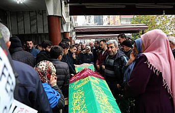 Rize'de kamyonun çarpması sonucu ölen anne ve kızı toprağa verildi