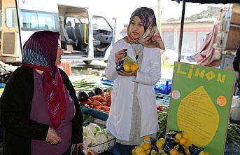 Üniversite öğrencileri sınıflarını halk pazarına taşıdı