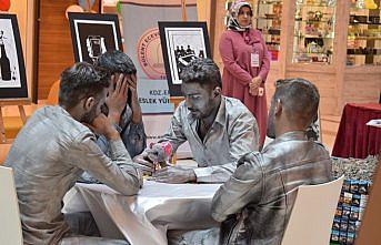 Üniversite öğrencilerinden, 