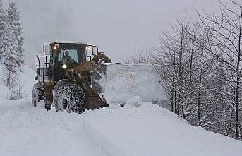 Yaylada karda mahsur kalan 4 kişi kurtarıldı