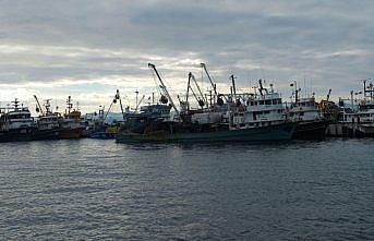 Yük taşımacılığı yapan gemilerin bekleyişi sürüyor