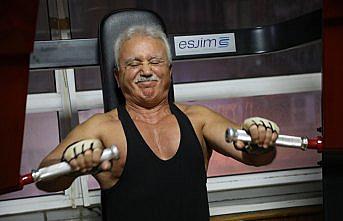 70 yaşında vücut geliştirme sporu yapıyor