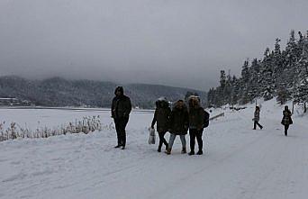 Abant Gölü kısmen buz tuttu