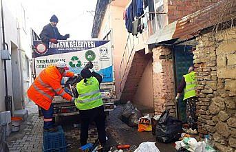 Amasya'da bir evden 5 ton çöp çıktı