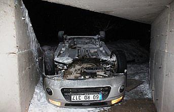 Amasya'da hafif ticari araç devrildi: 5 yaralı