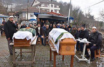 Aynı gün ölen yaşlı çift toprağa verildi