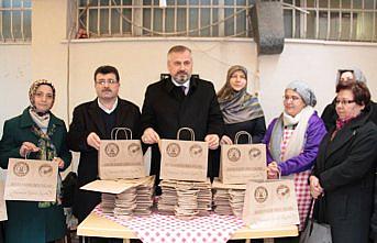 Başkan Kılıç karton çanta dağıttı
