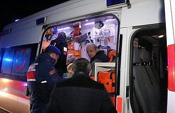 Cenazeden dönenleri taşıyan midibüs devrildi: 9 yaralı