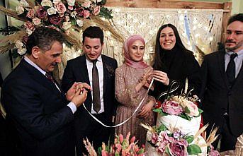 Cumhurbaşkanı Erdoğan istedi, Vali Kaymak nişan yüzüklerini taktı