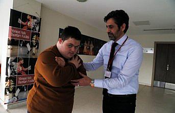 Engelli çocuklarla liselileri buluşturan proje