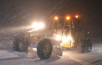 Erzincan'da ulaşıma kar ve tipi engeli