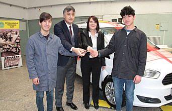 Ford Otomotiv'den liseye hibe araç