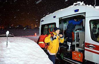 GÜNCELLEME - Yaylaya giden 4 kişi karda mahsur kaldı