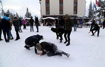 Ilgaz Dağı'nda öğrencilerin kar sevinci