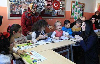 Karaaslan minik öğrencilerin karne sevincini paylaştı