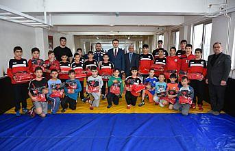 Kaymakam Arabacı'dan güreşçilere ziyaret