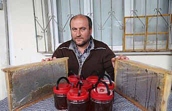 Köyde ürettiği balları sosyal medya üzerinden pazarlıyor