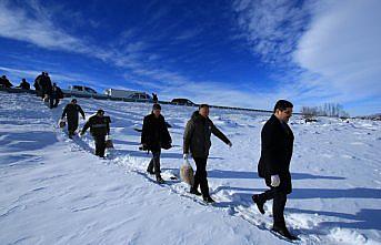Ladik'te yaban hayvanları için doğaya yem bırakıldı