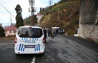 Mahalleye doğal gaz isteyen vatandaştan yol kesme eylemi