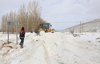 Mahsur kalan 8 kişi evlerine ulaştırıldı