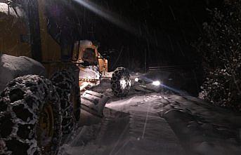 Ordu'da kar yolları kapattı, ekipler hastalar için seferber oldu