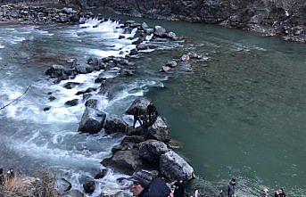 Otomobilin çarpması sonucu nehre düşen kişi öldü