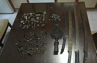 Tarihi eserleri internetten satışa çıkarınca yakalandı