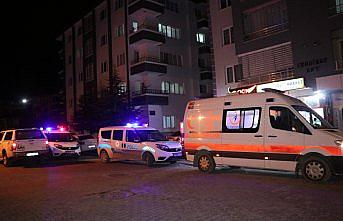 Tartıştığı eşini bıçakla yaraladı