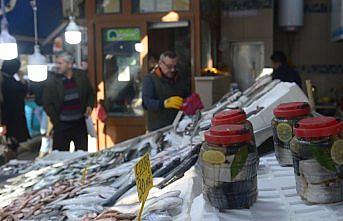 Tuzlanan palamudun kavanozu 100 liradan satılıyor