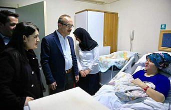 Vali Yavuz yeni doğan bebeğe isim verdi