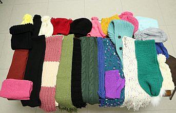 Yurt öğrencilerinin el emeği, üşüyen çocukları sarıyor