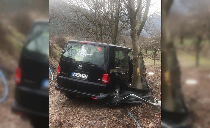 Amasya'da minibüs ağaca çarptı: 6 yaralı