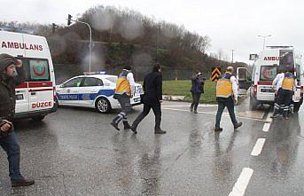 Ambulans ile otomobil çarpıştı: 3 yaralı