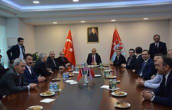 Bakan Turhan'dan Trabzonspor'a ziyaret