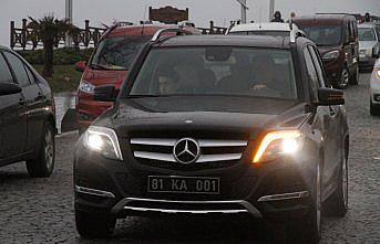 Belediye Başkanından otostop çeken öğrencilere jest