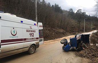 Düzce'de patpat devrildi: 2 yaralı