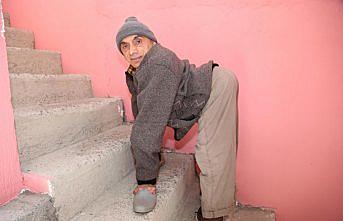 Engellerini aşıp okuma yazmayı öğrendi